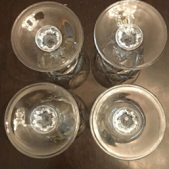 Set of 4 Vintage Crystal Star Cut Wine Stemware - Picture 4 of 6
